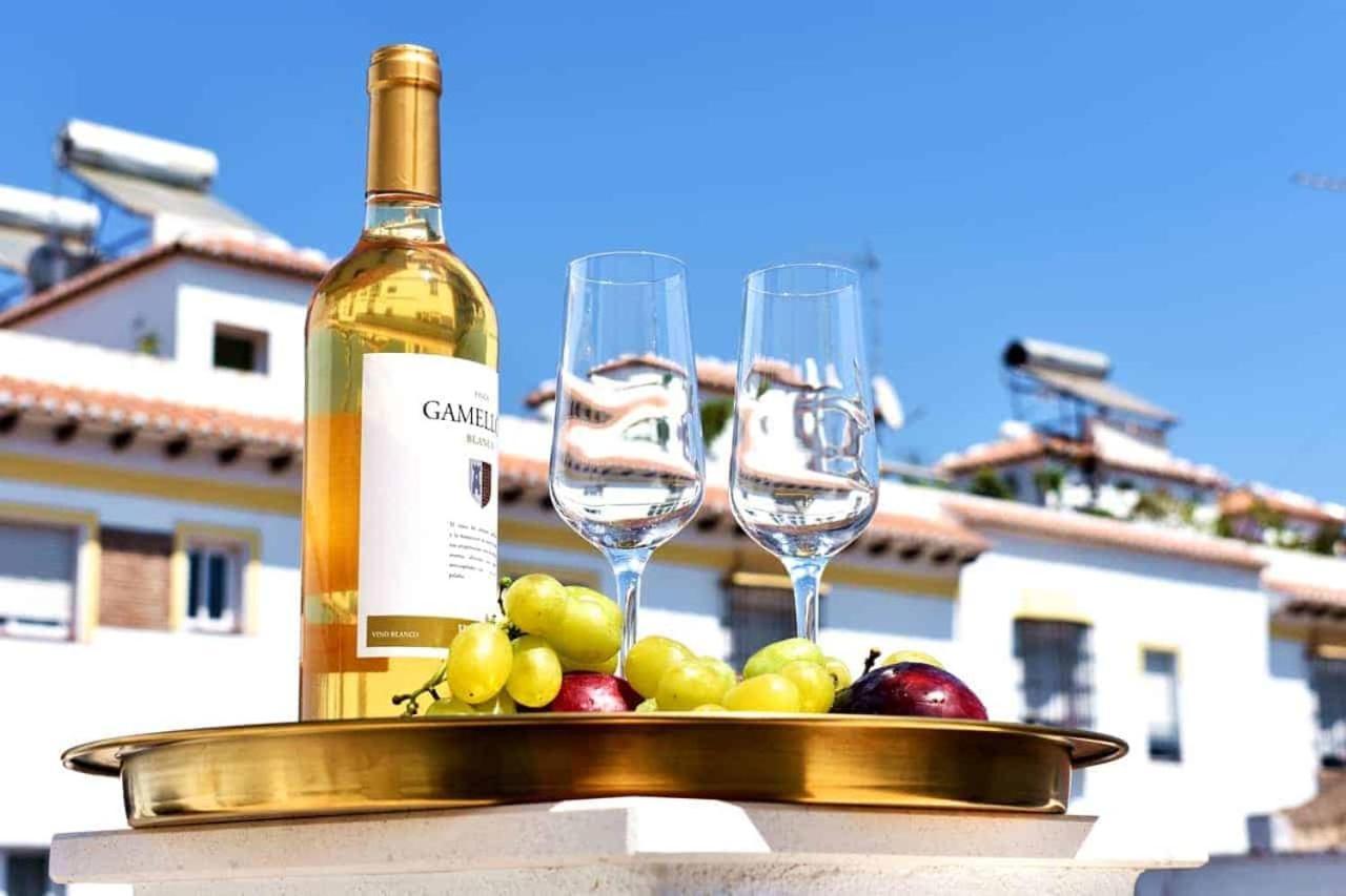 הוילה New Townhouse In The Heart Of Nerja With Jacuzzi מראה חיצוני תמונה