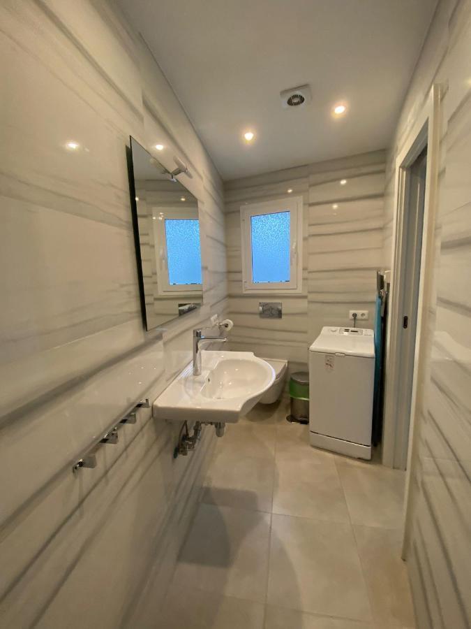 הוילה New Townhouse In The Heart Of Nerja With Jacuzzi מראה חיצוני תמונה