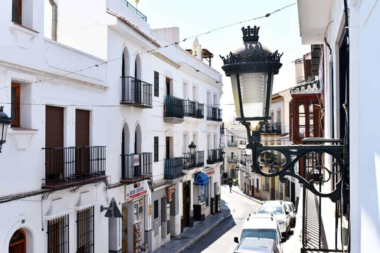 הוילה New Townhouse In The Heart Of Nerja With Jacuzzi מראה חיצוני תמונה