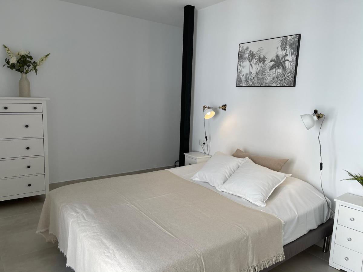 הוילה New Townhouse In The Heart Of Nerja With Jacuzzi מראה חיצוני תמונה