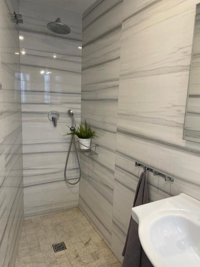 הוילה New Townhouse In The Heart Of Nerja With Jacuzzi מראה חיצוני תמונה