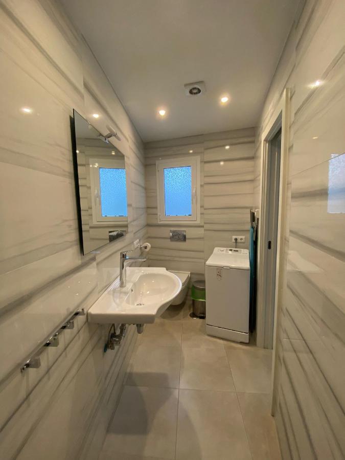 הוילה New Townhouse In The Heart Of Nerja With Jacuzzi מראה חיצוני תמונה