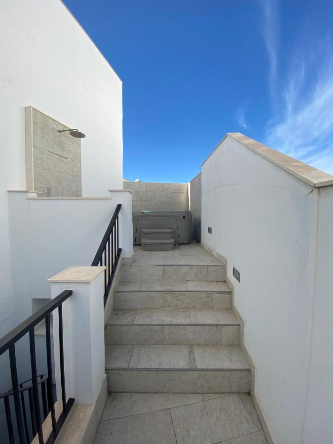 הוילה New Townhouse In The Heart Of Nerja With Jacuzzi מראה חיצוני תמונה